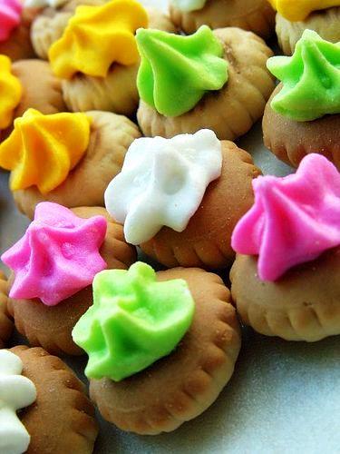 Belly button cake with icing