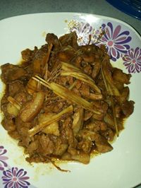 同学陈保禄家在菜码楼上贩卖炒粿条